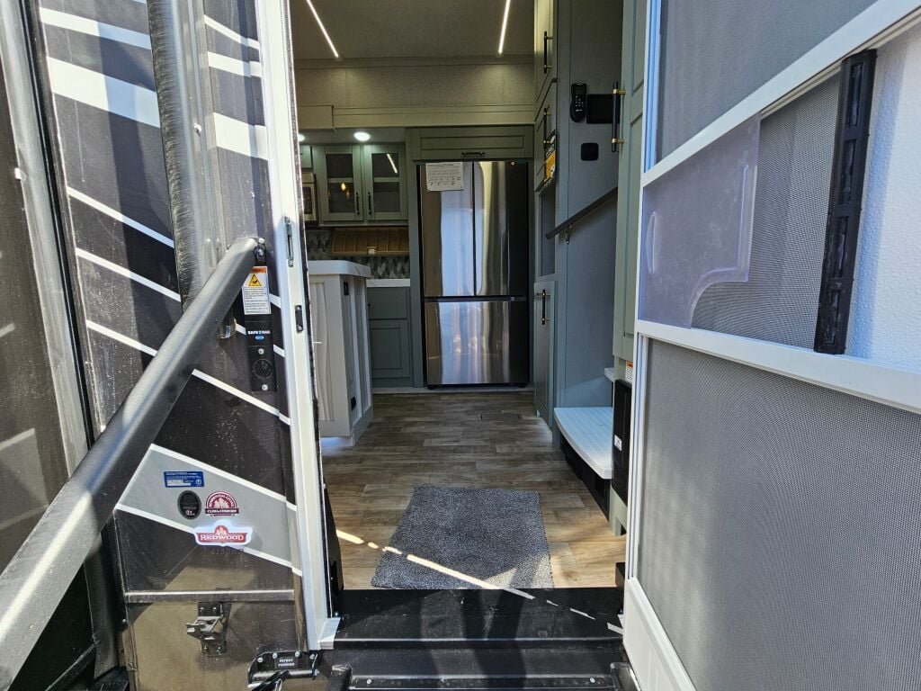 2024 Crossroads Redwood RW4150RD - Image 5