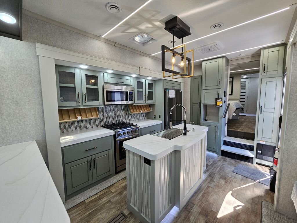 2024 Crossroads Redwood RW4150RD - Image 7