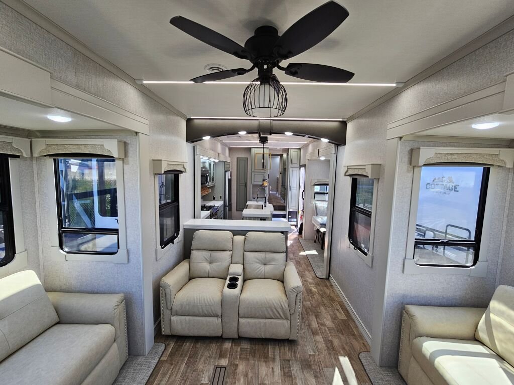 2024 Crossroads Redwood RW4150RD - Image 14