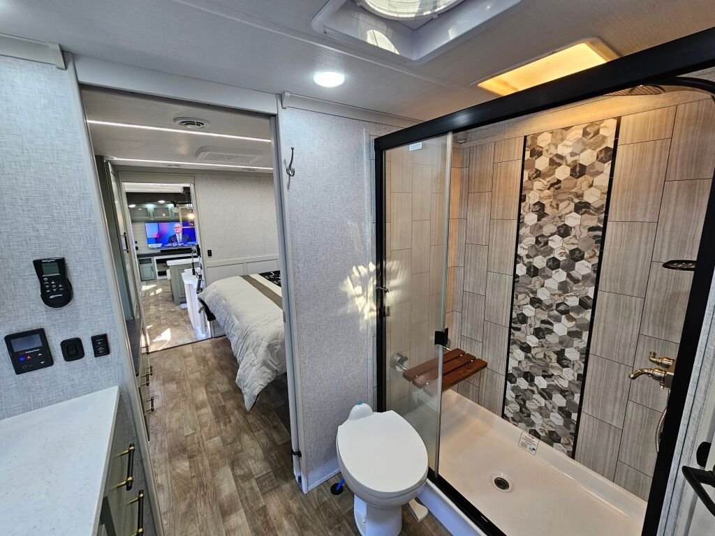 2024 Crossroads Redwood RW4150RD - Image 22